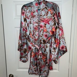 Victoria’s Secret blue floral kimono style wide sleeve robe
